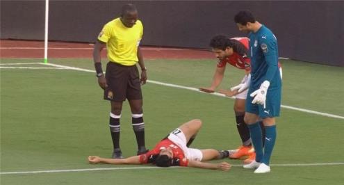 سفير مصر بالكاميرون ليلا كورة: أكرم يشعر بالضيق.. ويعود للقاهرة السبت مع الجماهير